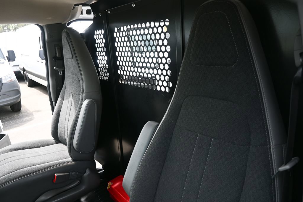 Used 2024 GMC Savana 2500 w/ Driver Convenience Package image 5