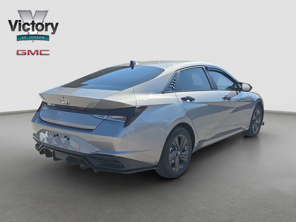 Used 2023 Hyundai Elantra SEL w/ Cargo Package image 17