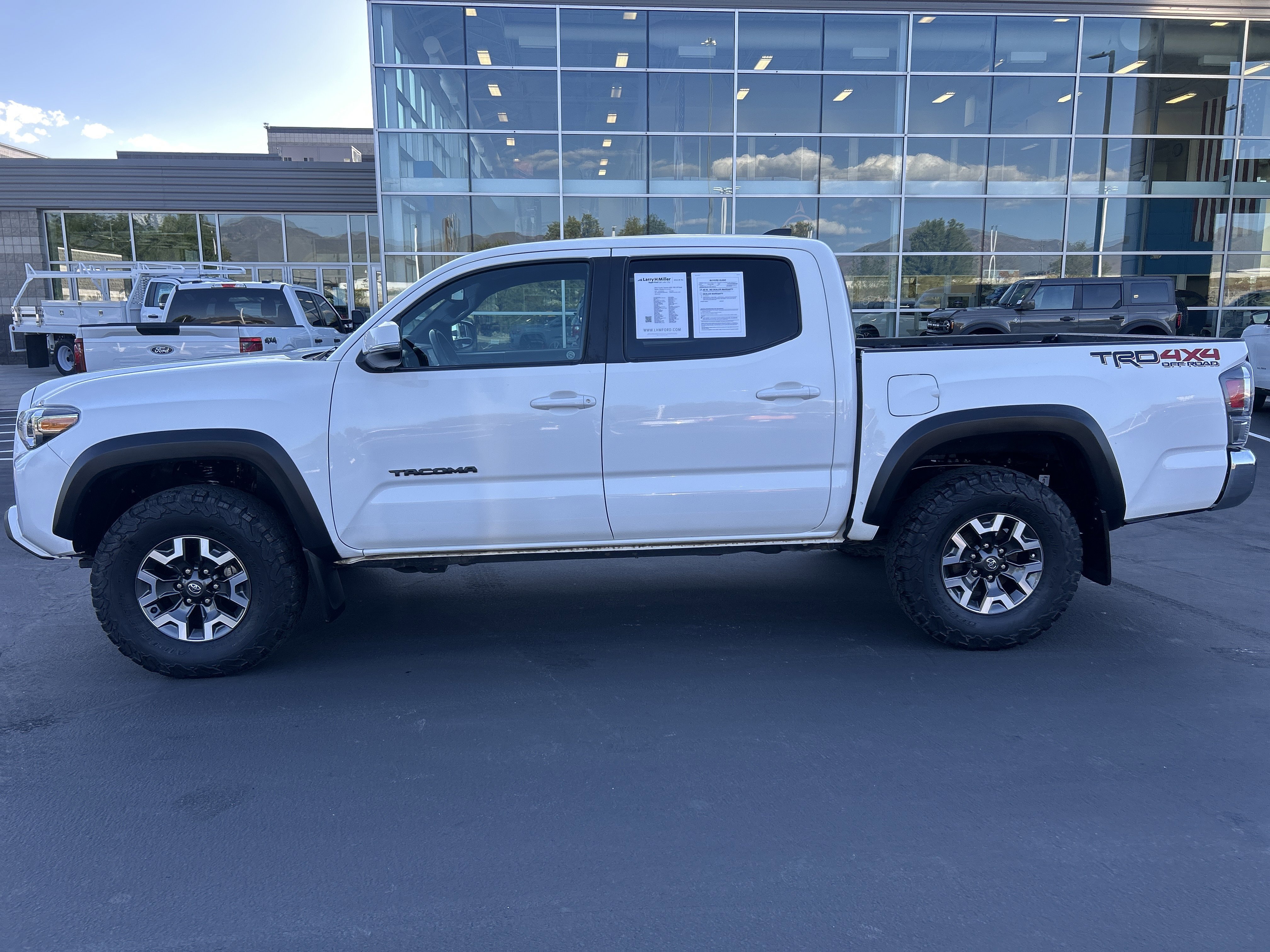 Used 2022 Toyota Tacoma TRD Off-Road AWD/4WD image 2