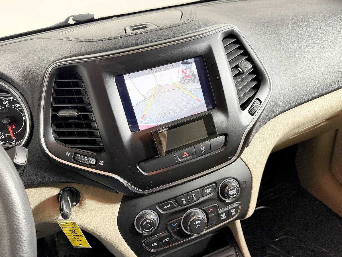 Used 2021 Jeep Cherokee Latitude AWD/4WD image 60