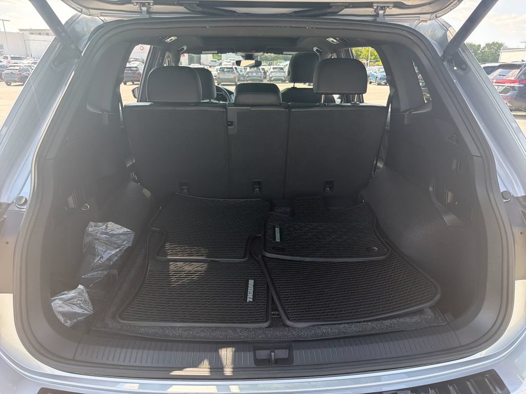 Certified 2024 Volkswagen Tiguan SE R-Line AWD/4WD image 28