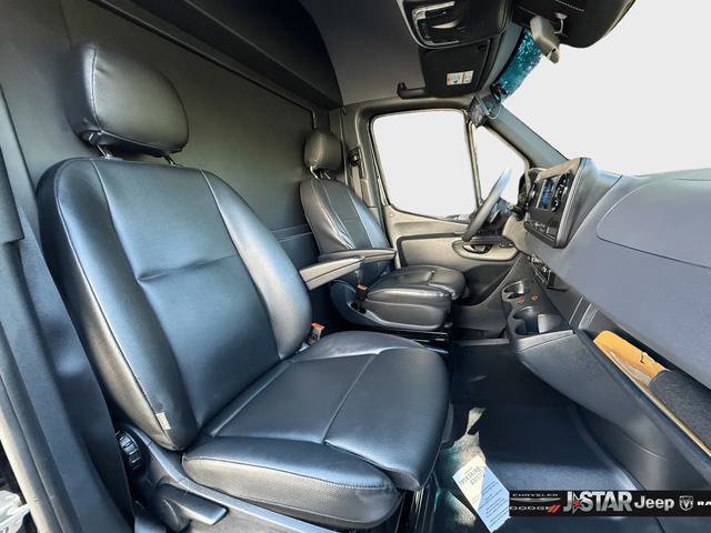 Used 2024 Mercedes-Benz Sprinter 2500 image 28