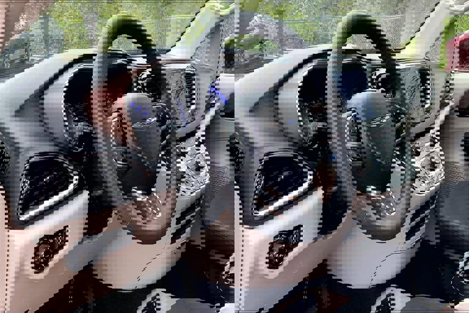 Used 2018 Chrysler Pacifica Touring Plus image 17