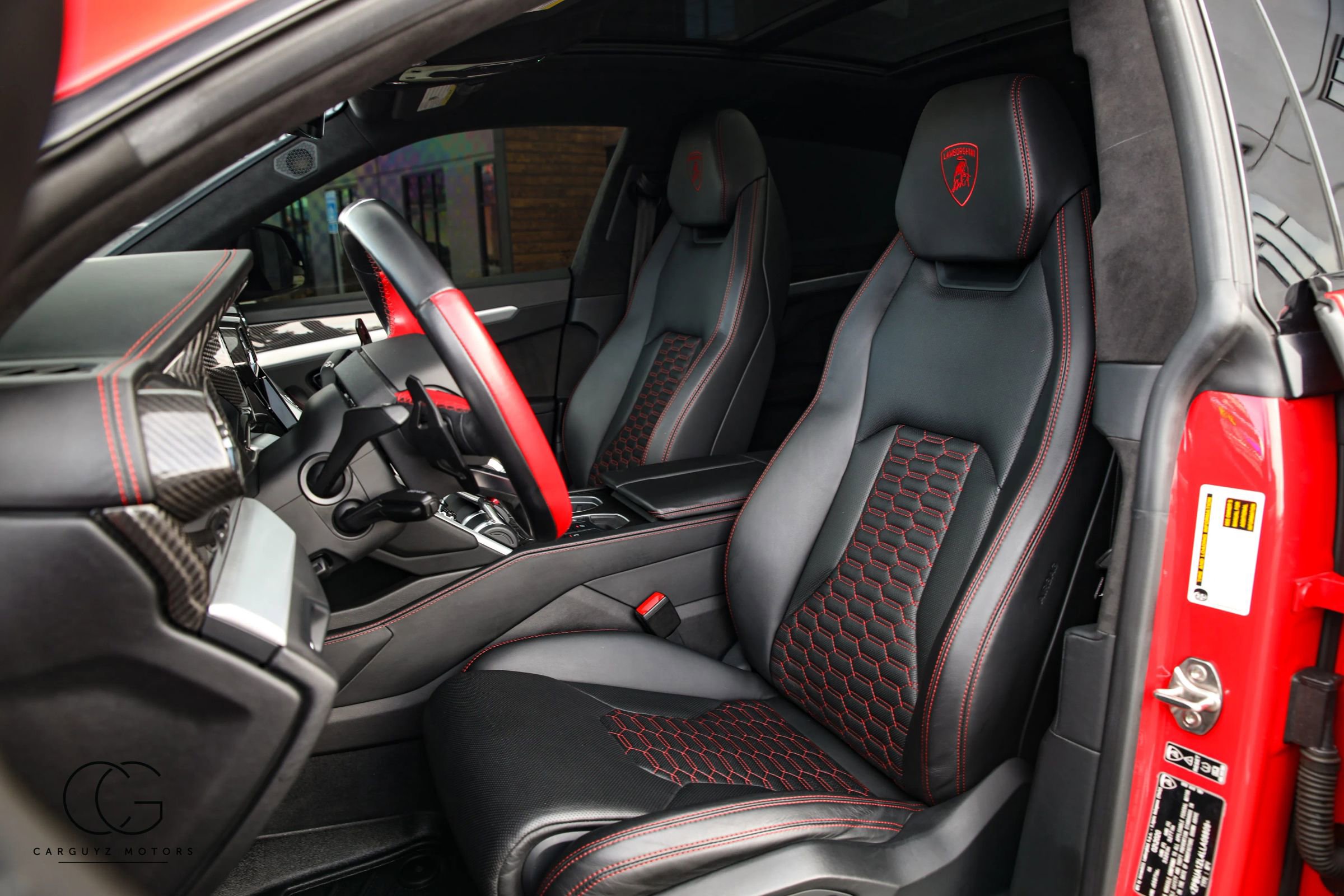 Used 2020 Lamborghini Urus AWD/4WD image 29