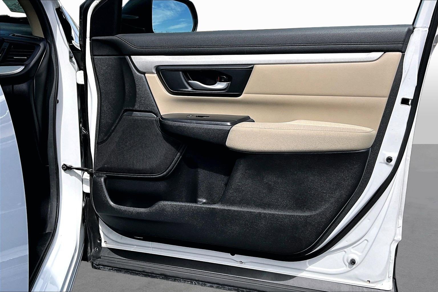 Used 2019 Honda CR-V LX image 17