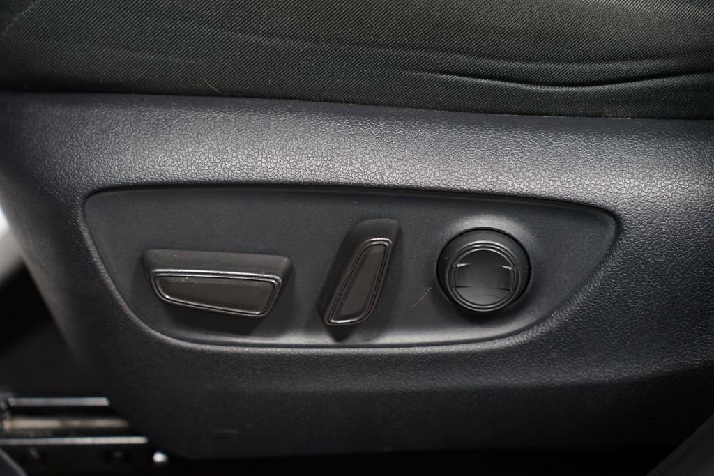 Certified 2025 Toyota RAV4 XLE AWD/4WD image 33