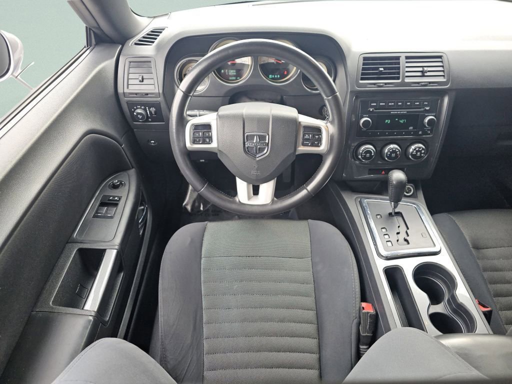 Used 2014 Dodge Challenger SXT image 4