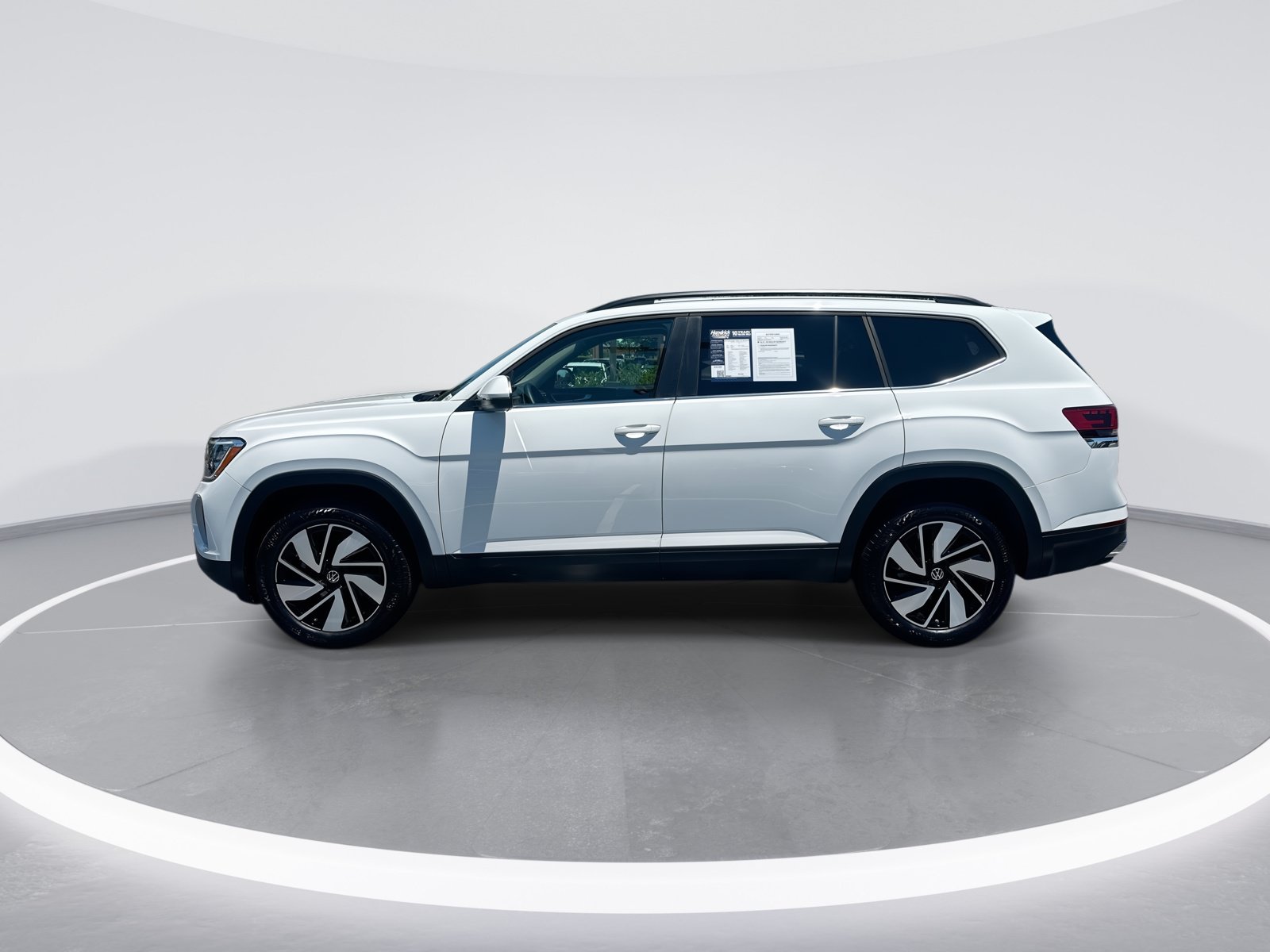 Used 2025 Volkswagen Atlas SE AWD/4WD image 6