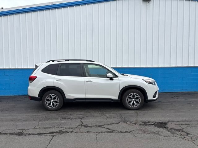 Used 2022 Subaru Forester Premium AWD/4WD image 1
