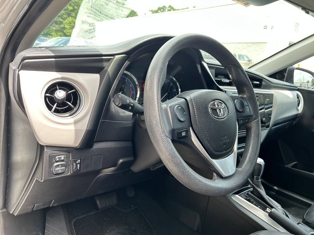 Used 2017 Toyota Corolla LE FWD image 10