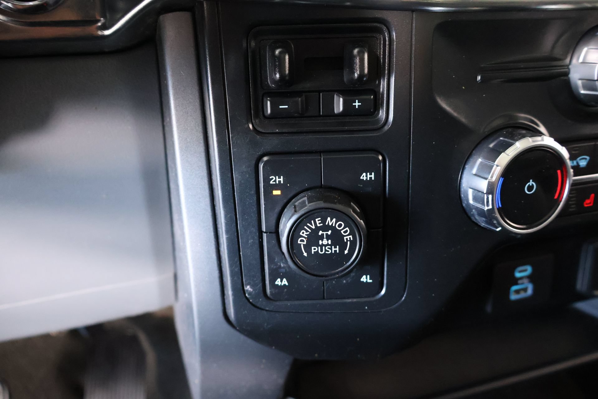 Used 2022 Ford F150 Lariat w/ Max Trailer Tow Package AWD/4WD image 9