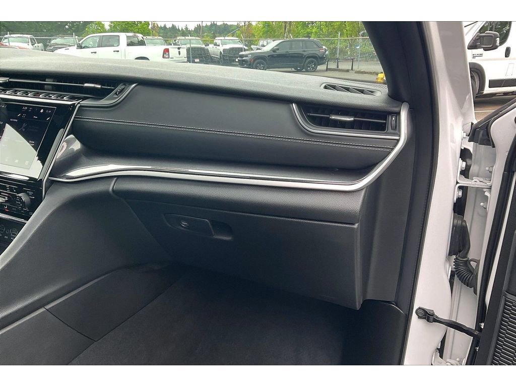 Used 2023 Jeep Grand Cherokee Altitude AWD/4WD image 16