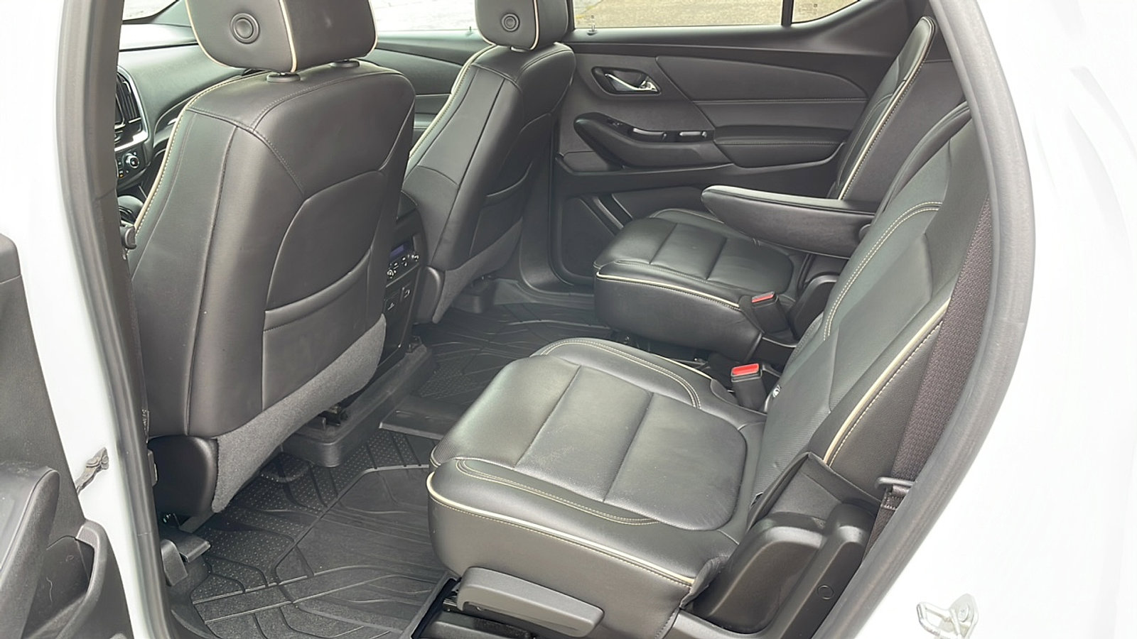 Used 2023 Chevrolet Traverse Premier image 13