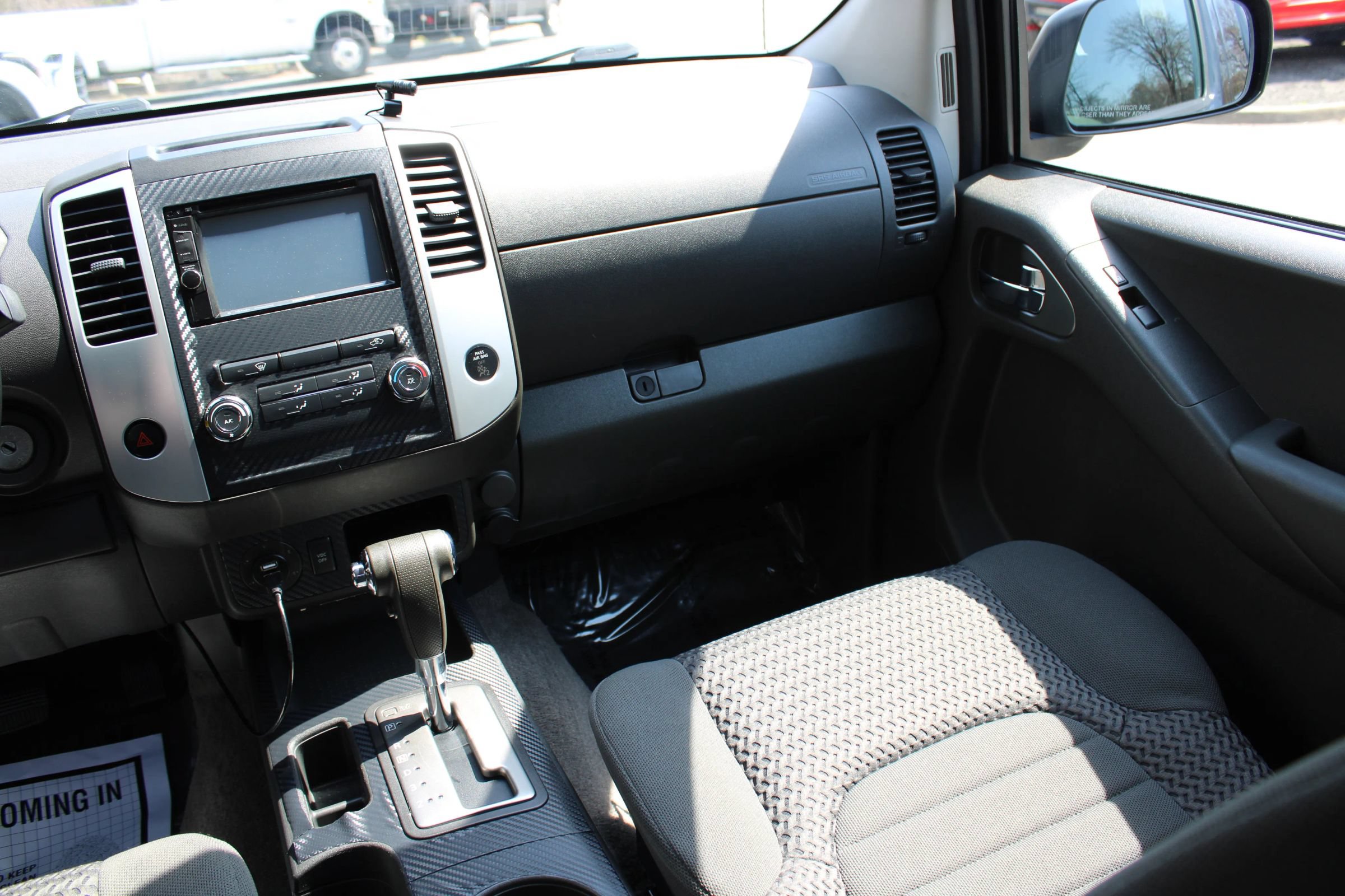 Used 2010 Nissan Frontier SE w/ SE Value Truck Pkg RWD image 12