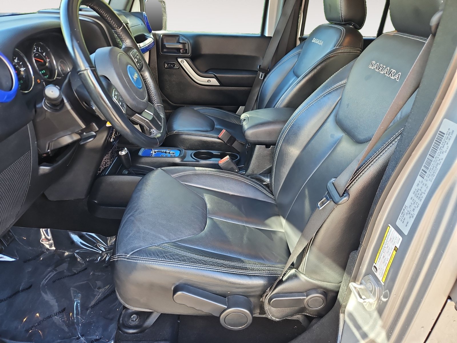 Used 2018 Jeep Wrangler Unlimited Sahara AWD/4WD image 9