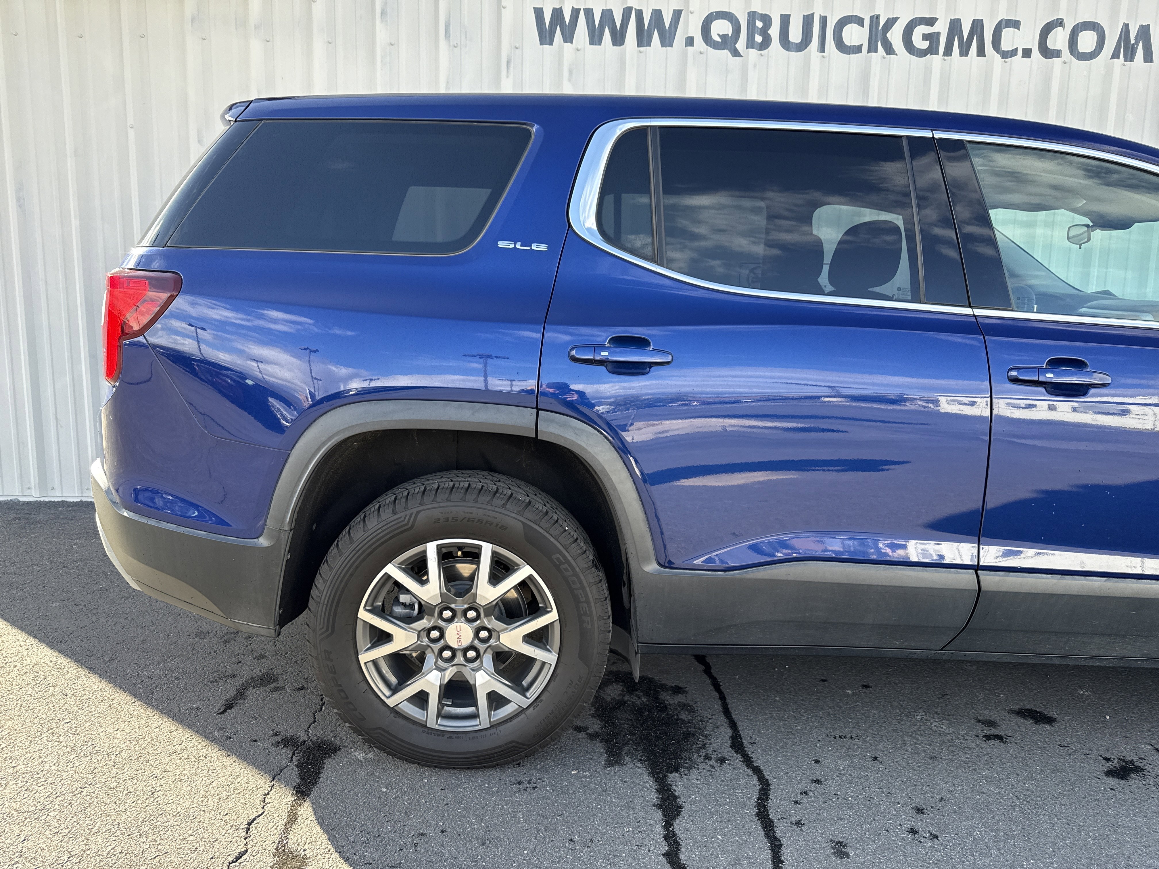 Used 2023 GMC Acadia SLE image 25