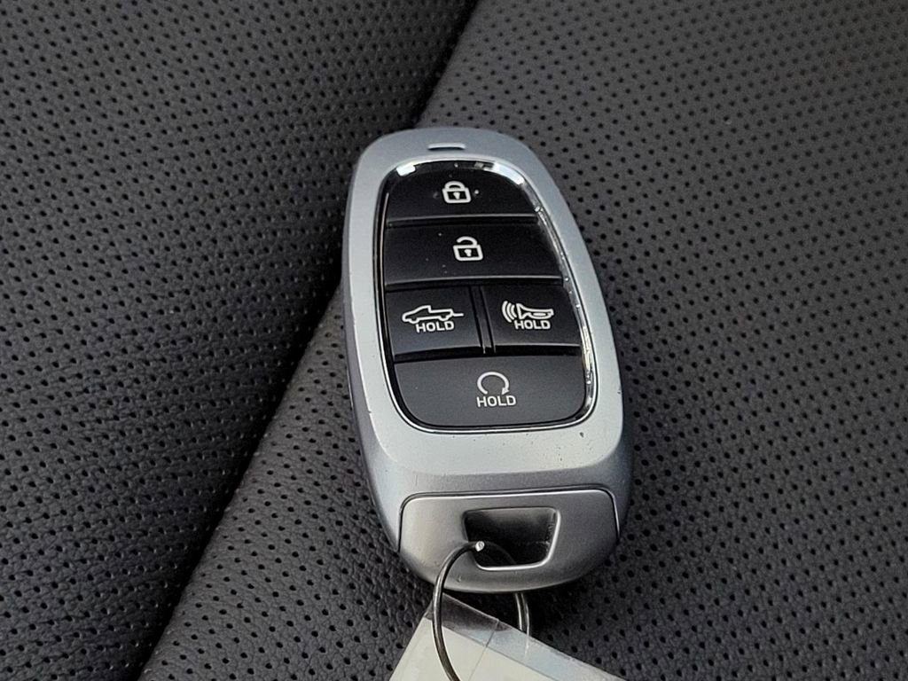 Used 2024 Hyundai Santa Cruz Limited image 25