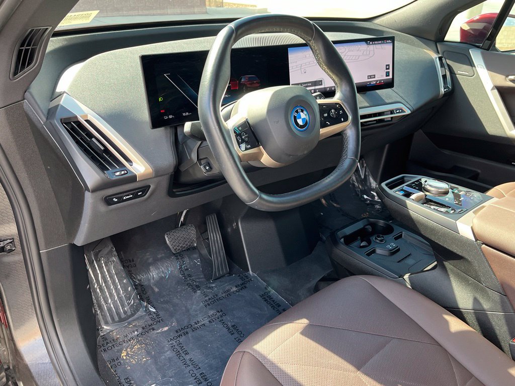 Used 2024 BMW iX xDrive50 w/ Sport Package AWD/4WD image 12