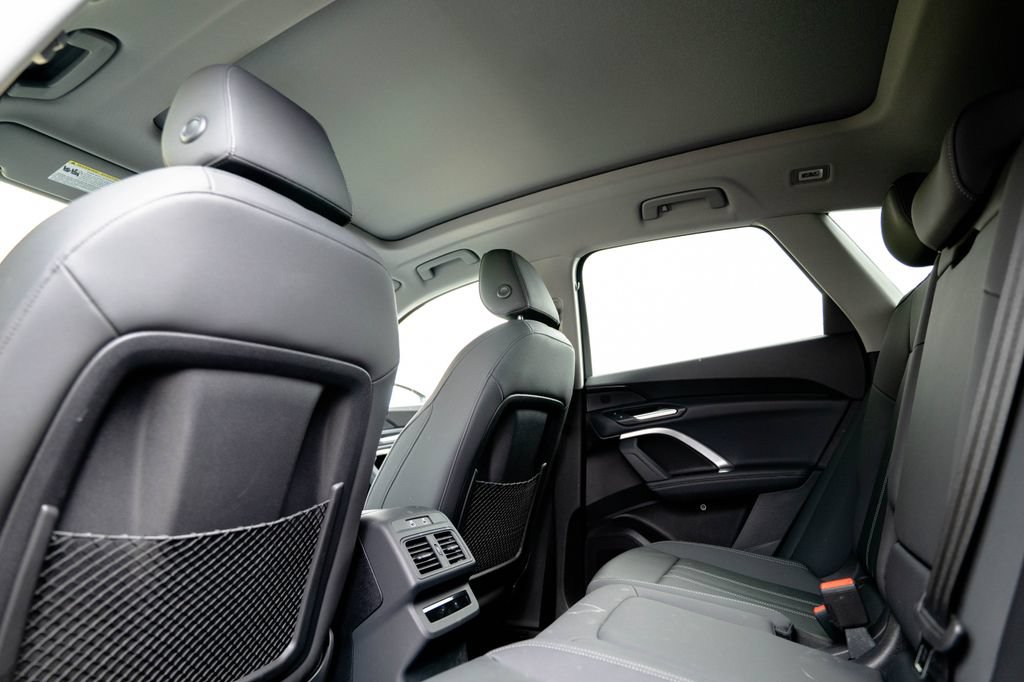 Used 2025 Audi Q5 Premium w/ Convenience Package AWD/4WD image 31