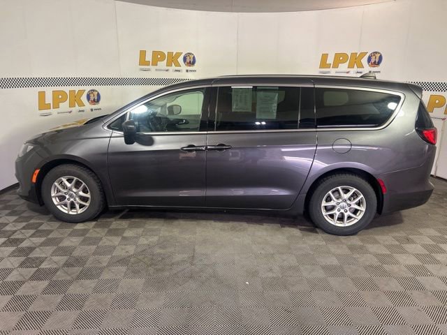Used 2023 Chrysler Voyager LX FWD image 10