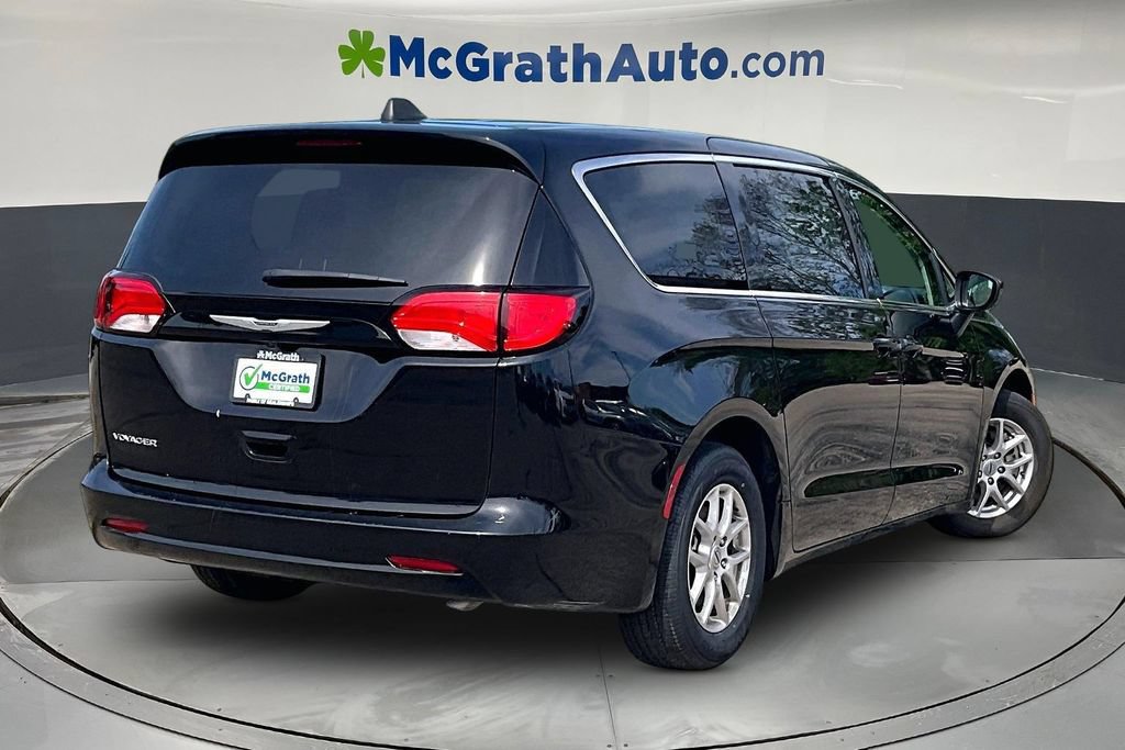 Used 2024 Chrysler Voyager LX FWD image 7
