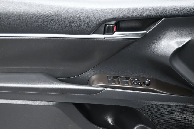 Used 2022 Toyota Camry SE FWD image 7
