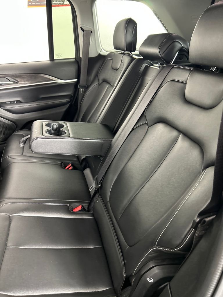 Used 2024 Jeep Grand Cherokee Limited image 17