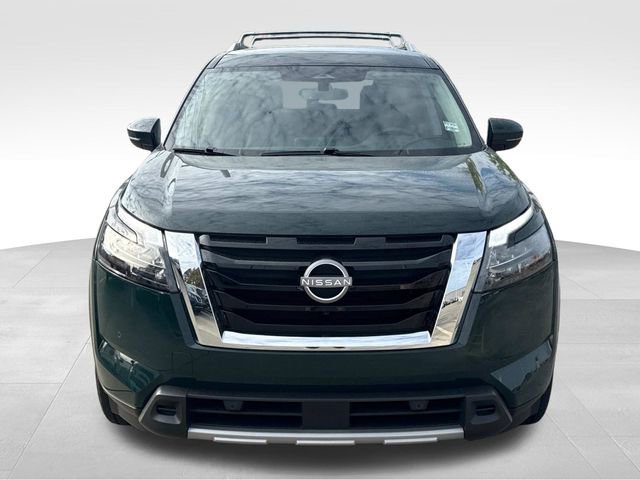 Used 2025 Nissan Pathfinder SL image 2