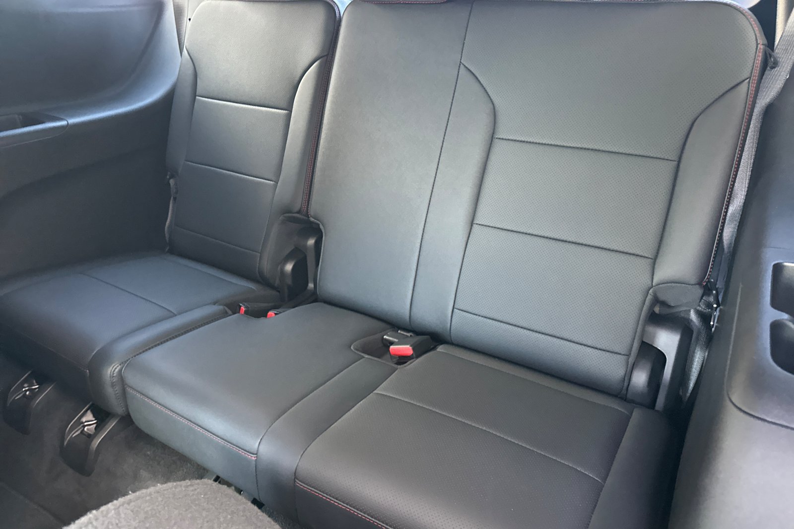 Used 2026 Chevrolet Traverse RS FWD image 15