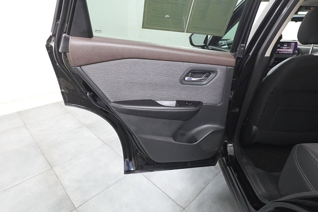 Used 2022 Nissan Rogue SV FWD image 22