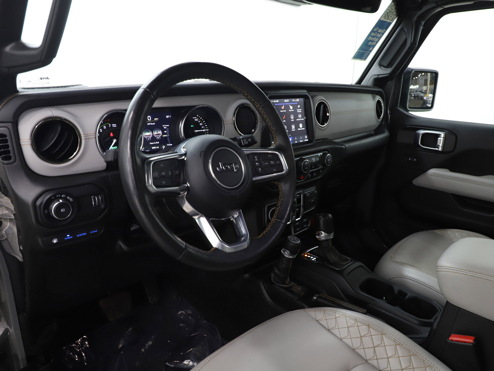 Used 2023 Jeep Wrangler Unlimited Sahara AWD/4WD image 24