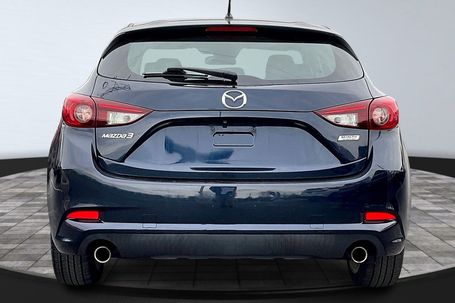 Used 2017 MAZDA MAZDA3 Touring image 4