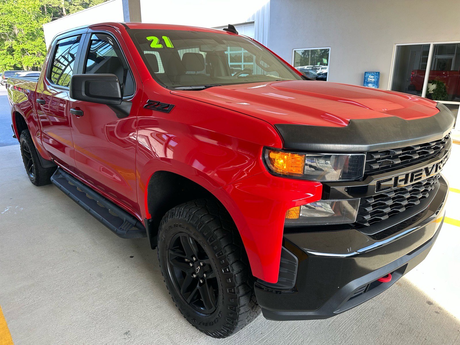 Used 2021 Chevrolet Silverado 1500 Custom Trail Boss w/ LPO, Dark Essentials Package AWD/4WD image 9