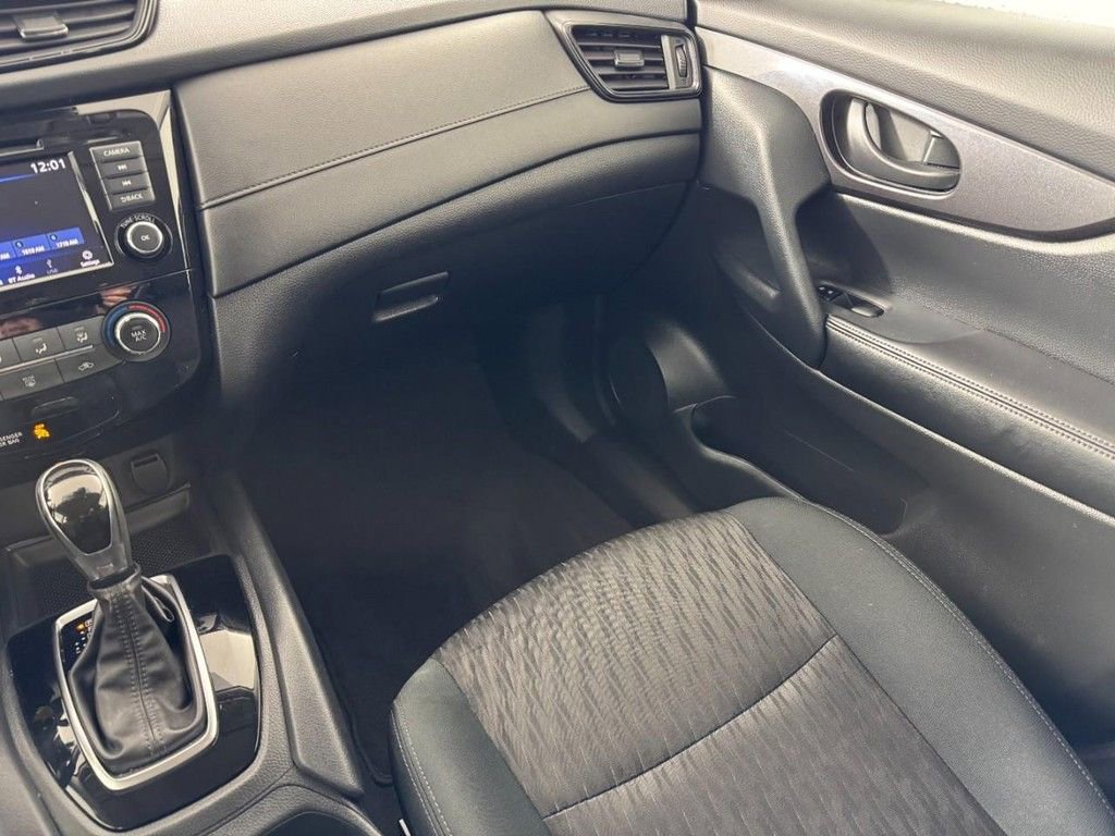 Used 2020 Nissan Rogue S image 16