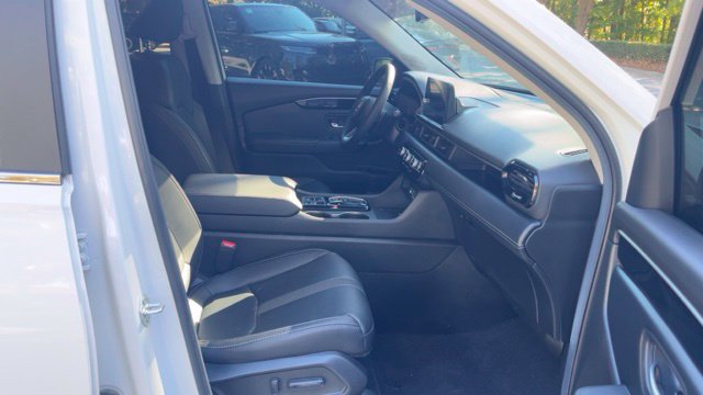 Used 2025 Honda Pilot EX-L image 11