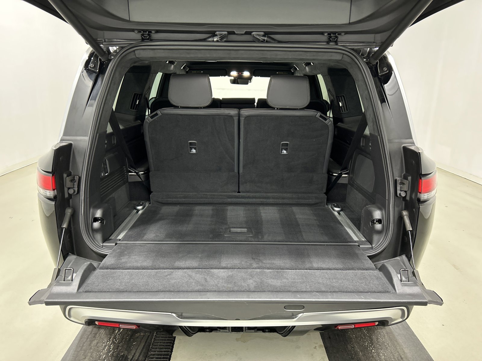 Used 2022 Rivian R1S Launch Edition image 15