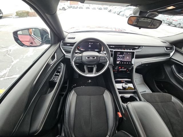 Used 2024 Jeep Grand Cherokee Altitude image 24