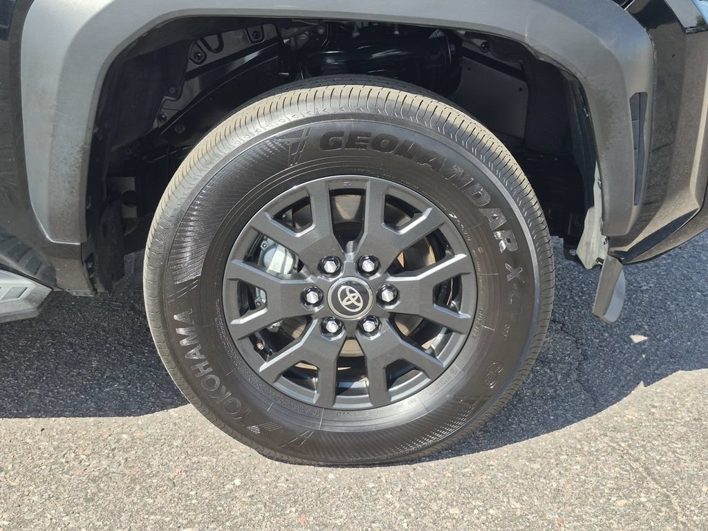 Used 2025 Toyota 4Runner SR5 AWD/4WD image 17