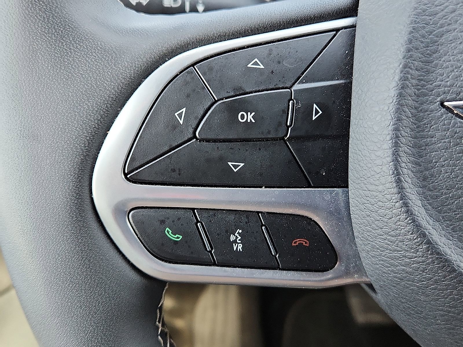 Used 2025 Chrysler Pacifica Select image 17