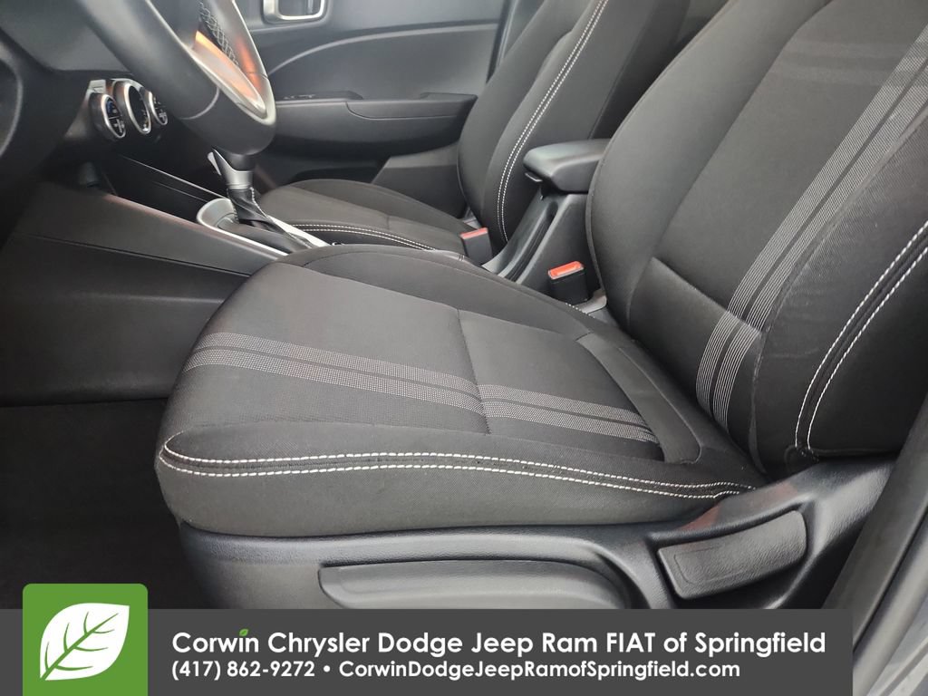 Used 2025 Hyundai Venue SEL FWD image 20