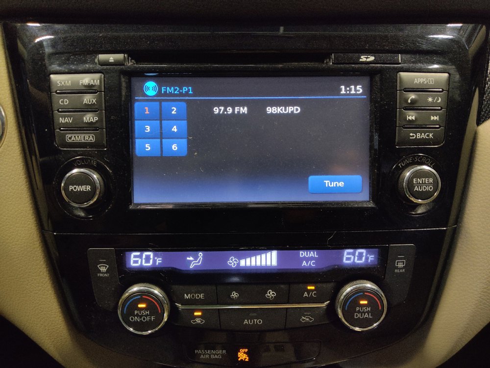 Used 2015 Nissan Rogue SL FWD image 25