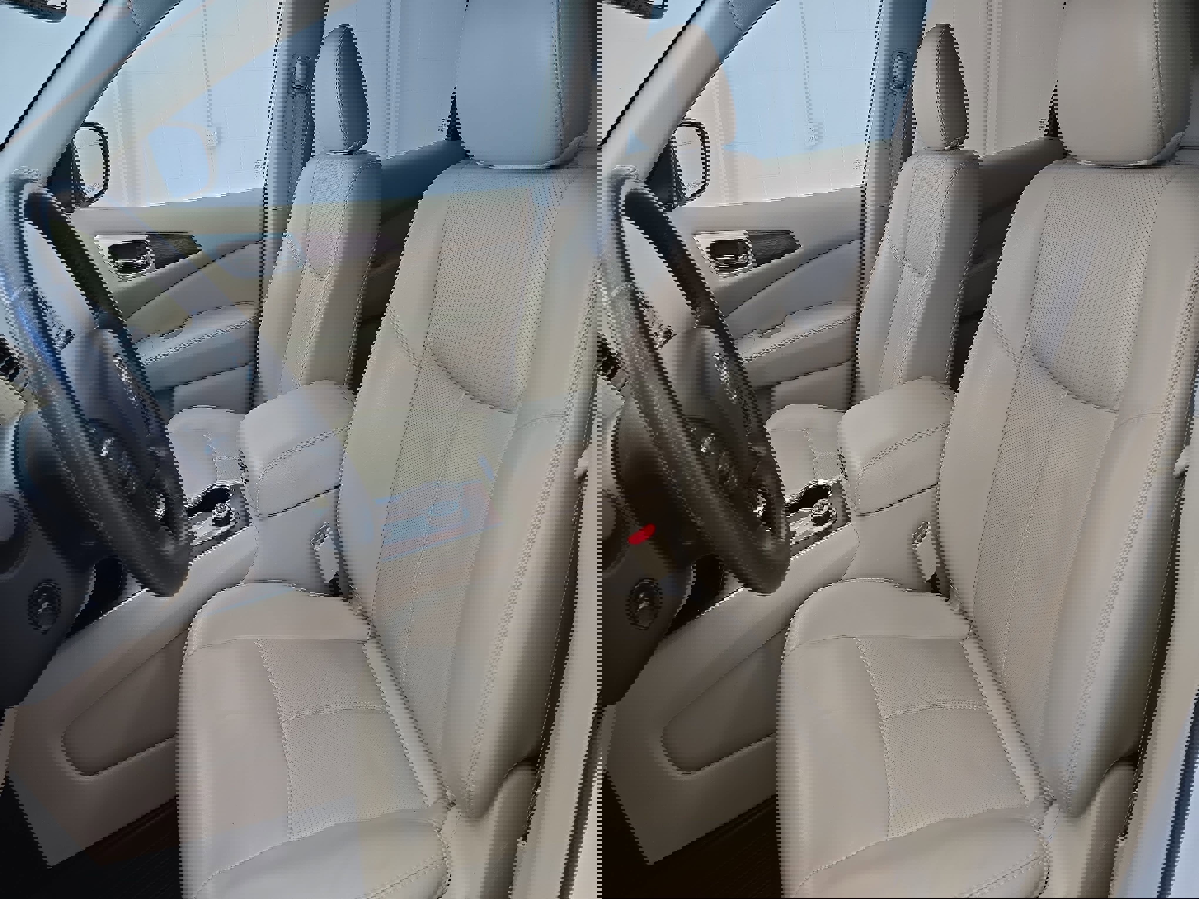 Used 2020 Nissan Pathfinder Platinum image 17