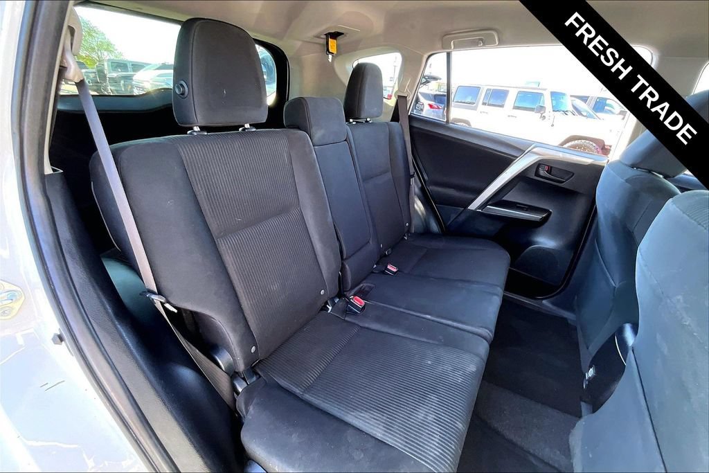 Used 2018 Toyota RAV4 LE AWD/4WD image 24