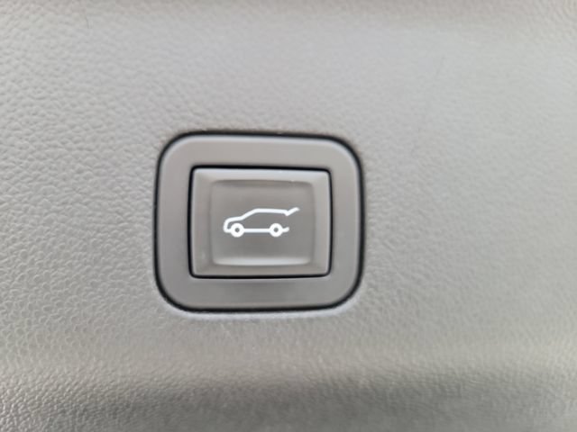 Used 2024 GMC Yukon XL SLT w/ SLT Luxury Package AWD/4WD image 10