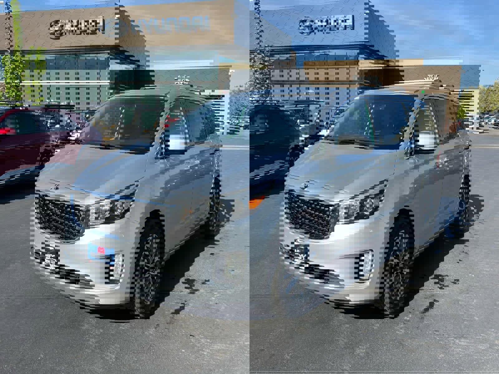 Used 2016 Kia Sedona SX image 2