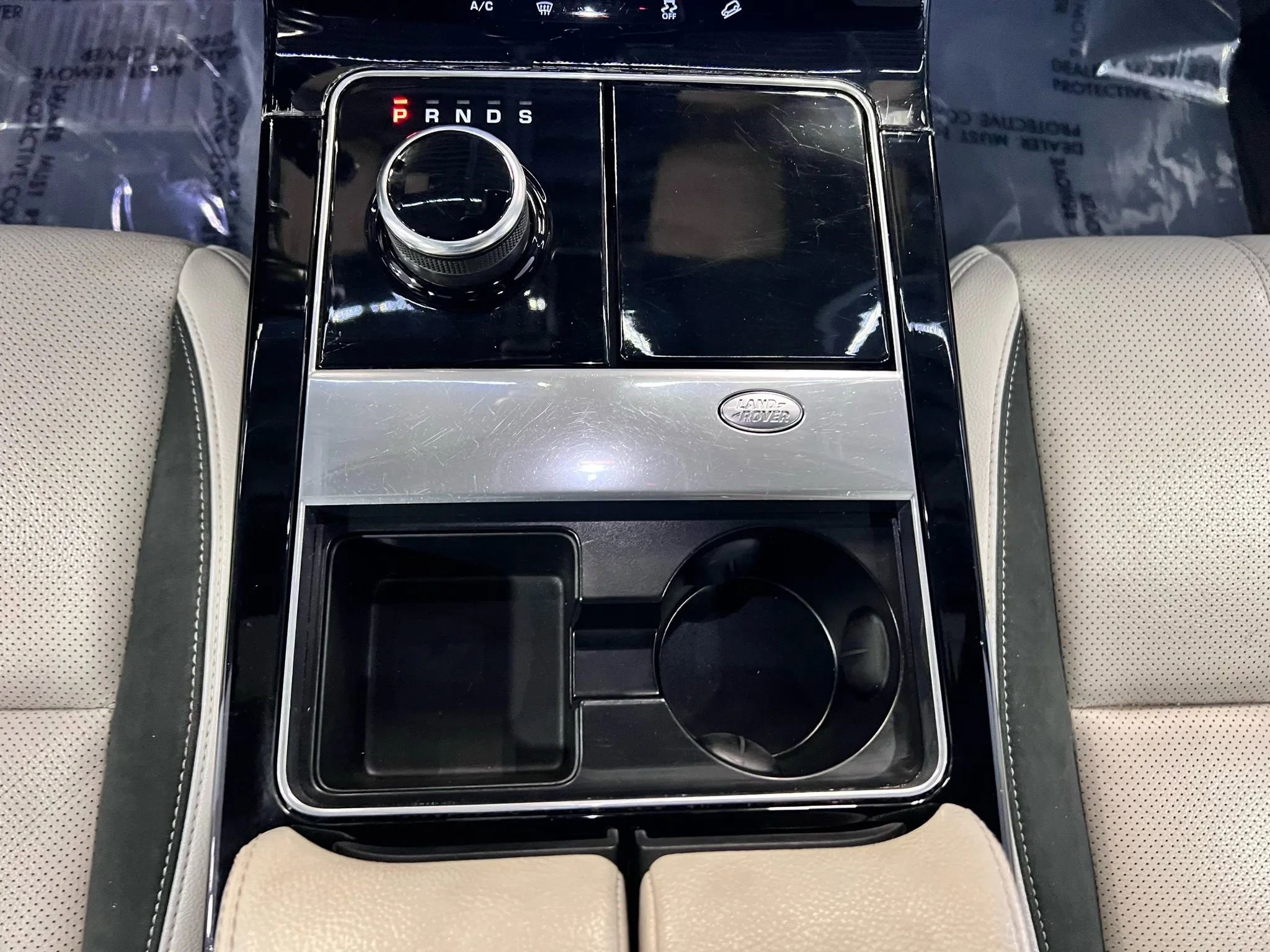 Used 2020 Land Rover Range Rover Velar R-Dynamic S image 18