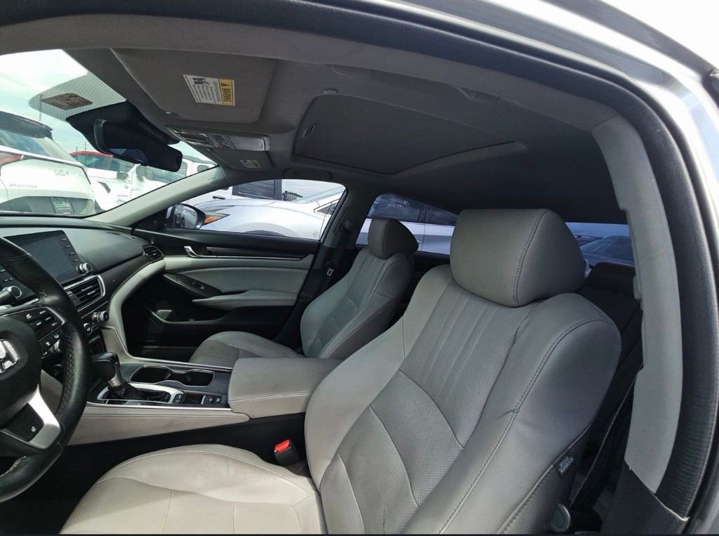 Used 2018 Honda Accord Touring image 6