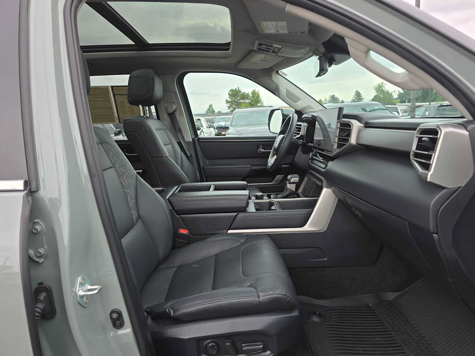 Used 2024 Toyota Tundra Limited AWD/4WD image 12