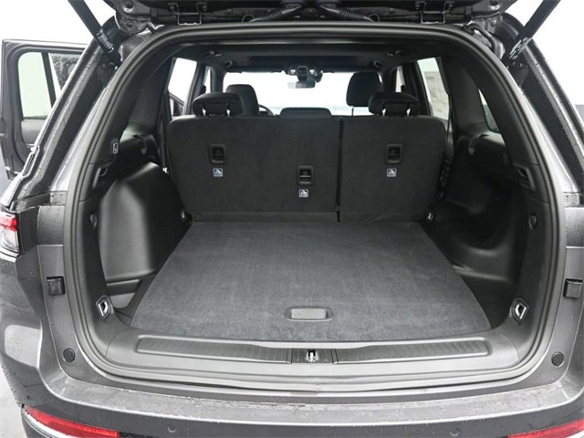 New 2025 Jeep Grand Cherokee Laredo X w/ Luxury Tech Group I image 17