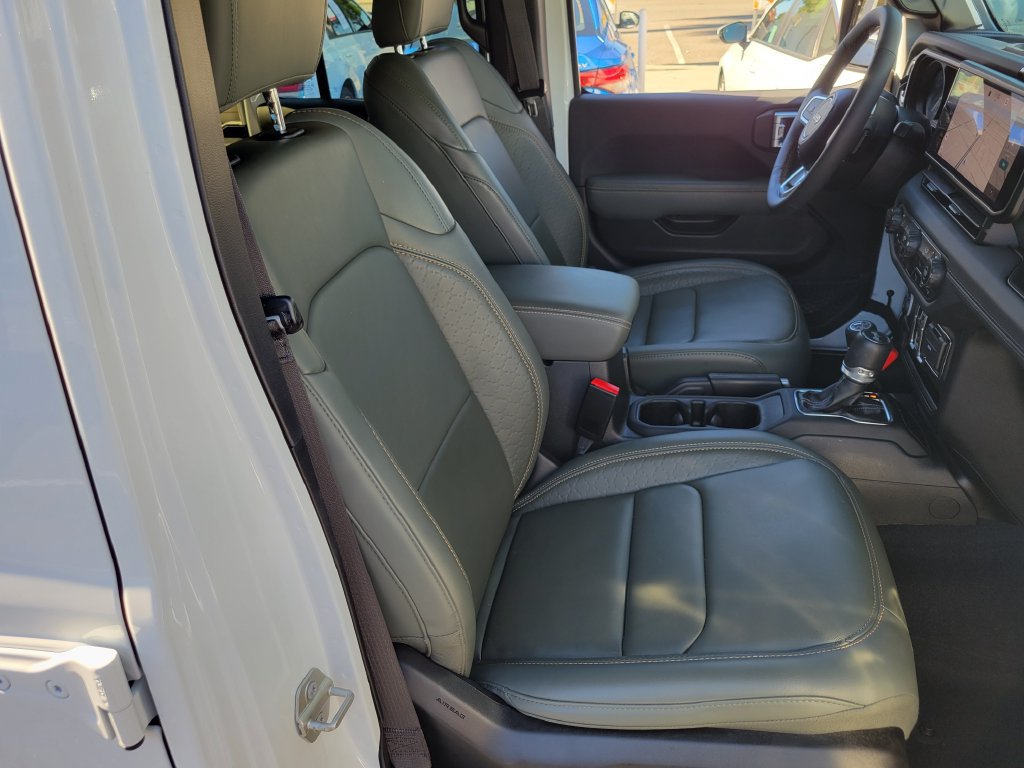 Used 2024 Jeep Wrangler High Altitude AWD/4WD image 20